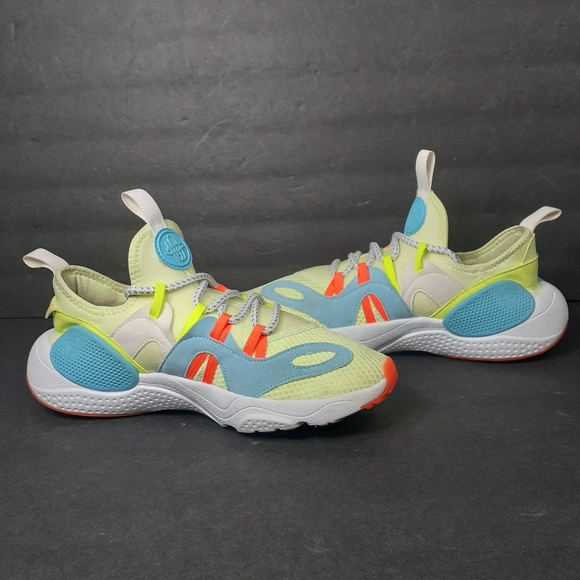 Nike Huarache E.D.G.E. Premium 'Barely Volt' Sneakers 7 - Picture 7 of 8